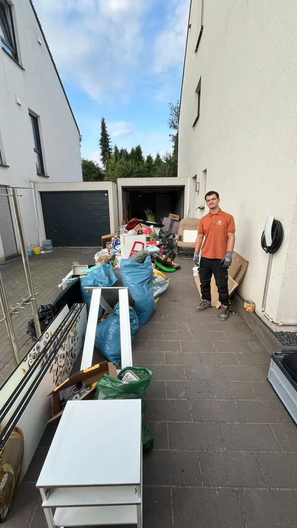 Vorher: Überfüllte Küche vor Entrümpelung in Aachen