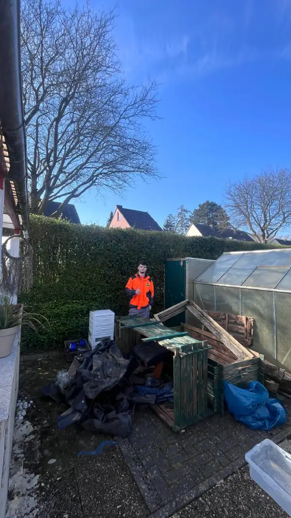 Vorher: Stark vermüllte Wohnung vor Entrümpelung in Aachen