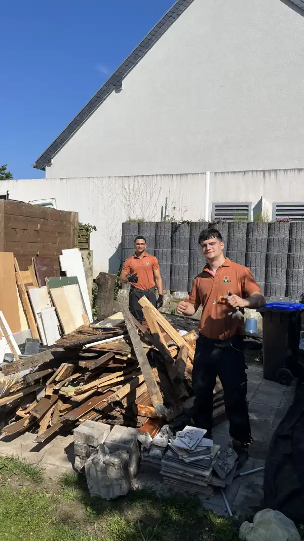 Vorher: Büro voller Akten vor Entrümpelung in Aachen