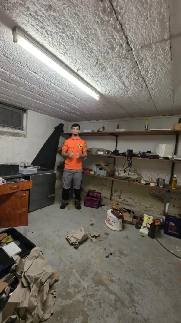 Vorher: Feuchter und unaufgeräumter Keller vor der Kellerentrümpelung in Aachen