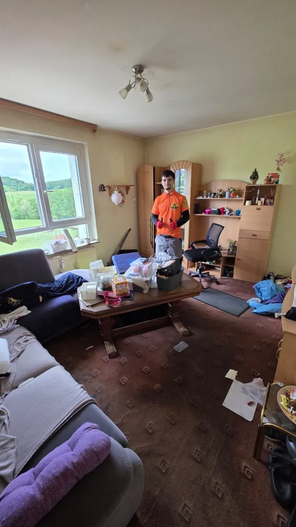 Vorher: Zimmer voller Sperrmüll vor der Wohnungsauflösung in Aachen